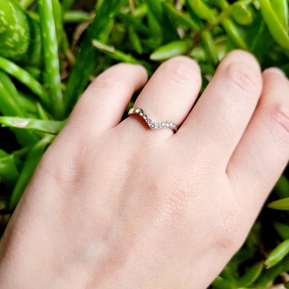 New Classic Silver Simple Dainty Silver Rhinestone Arrow Wishbone Ring, sz 5 - Picture 1 of 9